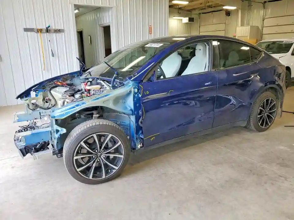 7SAYGDEE9NF563845 2022 TESLA MODEL Y-0