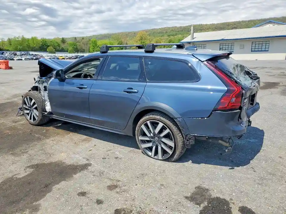 YV4062NL8S1201281 2025 VOLVO V90-1