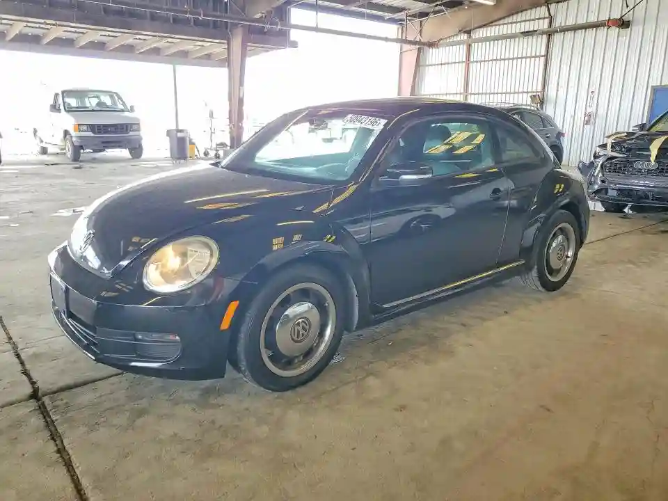 3VWJP7AT7CM620215 2012 VOLKSWAGEN BEETLE-0