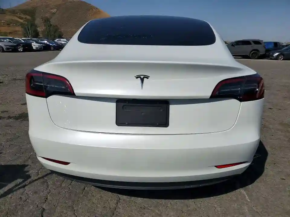5YJ3E1EA4PF598918 2023 TESLA MODEL 3-5