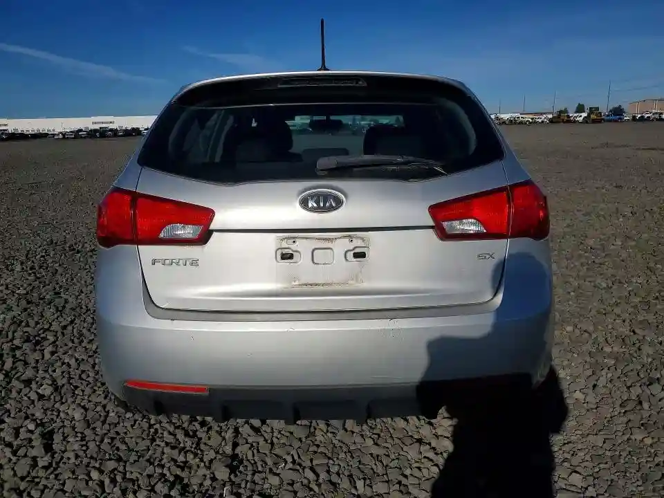 KNAFW5A32B5330028 2011 KIA FORTE5 SX-5
