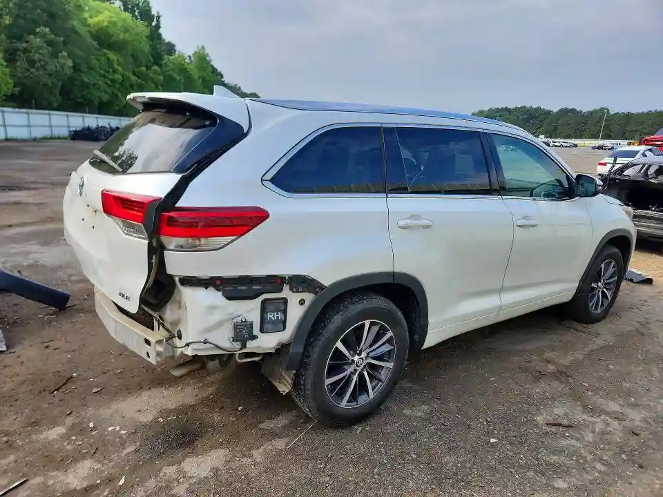 5TDKZRFH3JS541168 2018 TOYOTA HIGHLANDER-2
