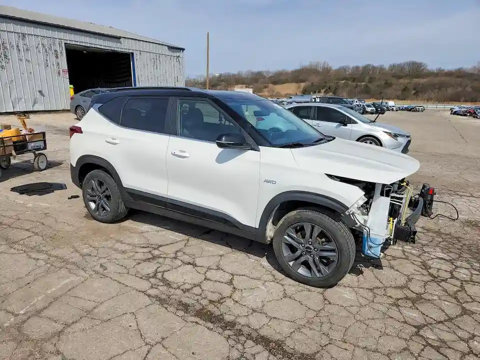 KNDEUCAA1N7245634 2022 KIA SELTOS-3