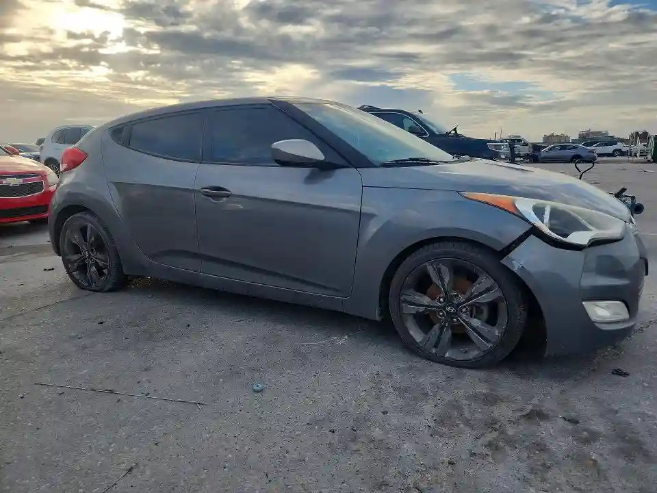 KMHTC6AD5GU252009 2016 HYUNDAI VELOSTER-3