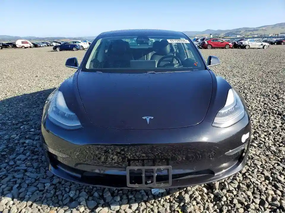 5YJ3E1EA2JF070978 2018 TESLA MODEL 3-4