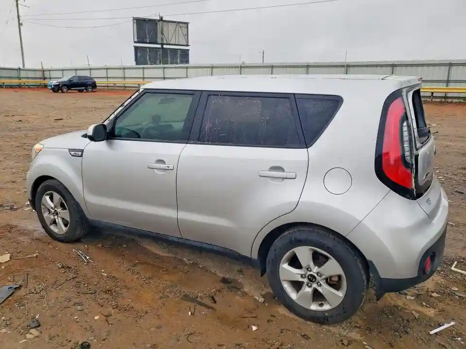 KNDJN2A21J7595547 2018 KIA SOUL-1