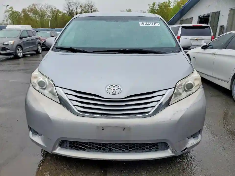 5TDKZ3DC6HS782155 2017 TOYOTA SIENNA-4