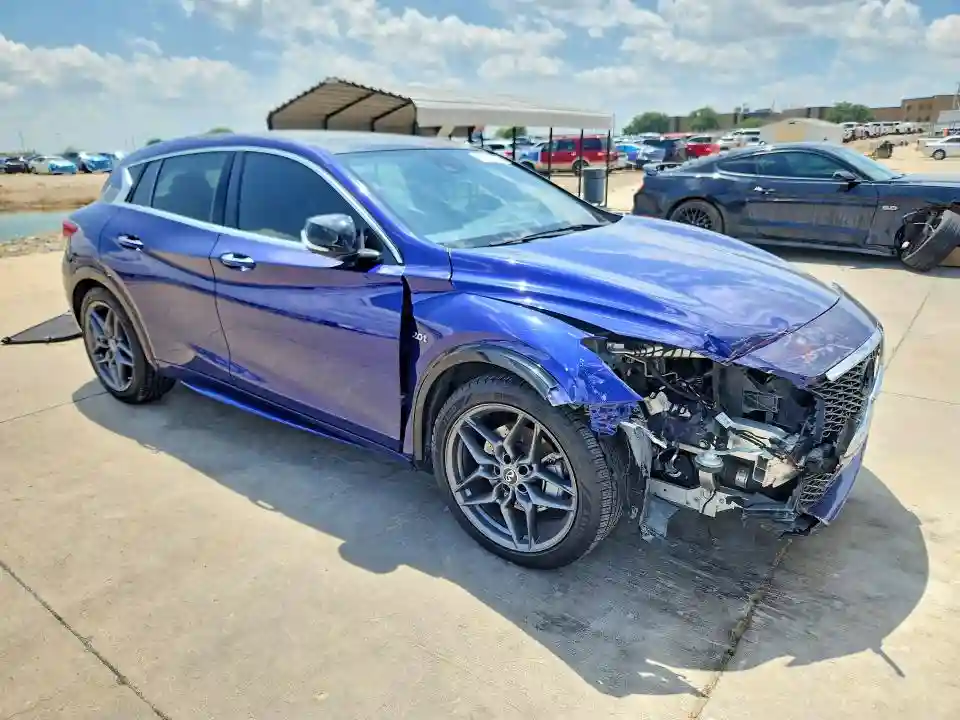 SJKCH5CP9JA043885 2018 INFINITI QX30-3