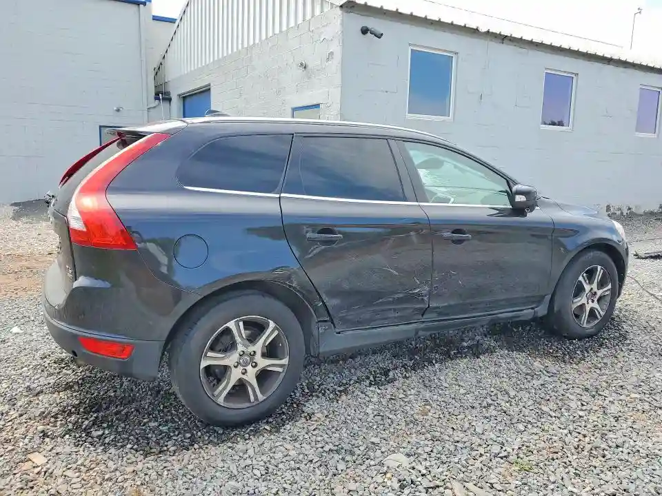 YV4902DZ6D2441506 2013 VOLVO XC60-2