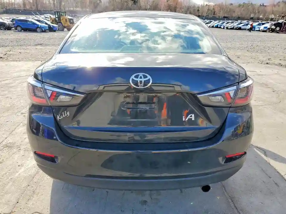 3MYDLBYV2JY324547 2018 TOYOTA YARIS-5