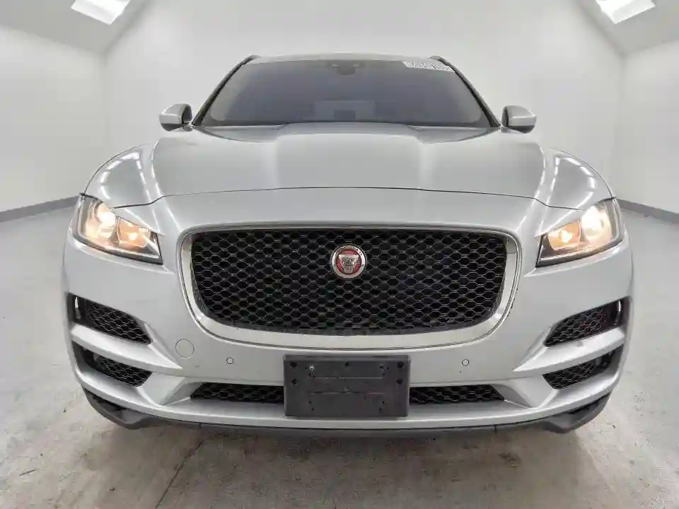 SADCJ2FX3KA355756 2019 JAGUAR F-PACE-4