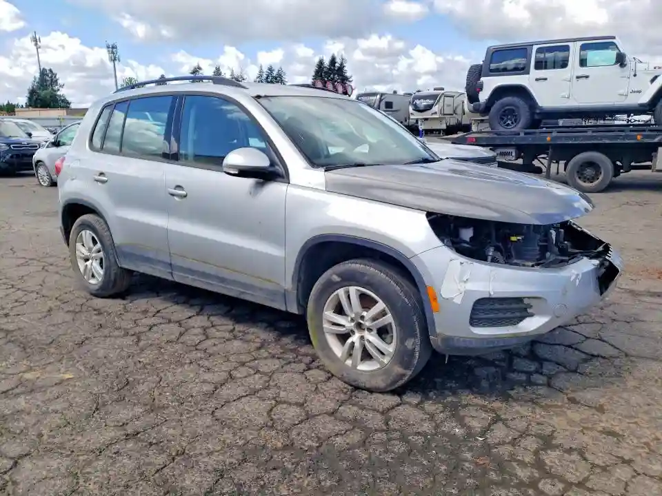 WVGAV7AX9HK029325 2017 VOLKSWAGEN TIGUAN-3