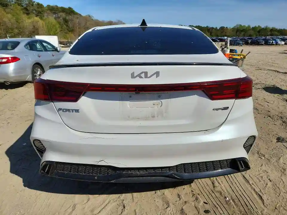 3KPF54AD1NE485252 2022 KIA FORTE-5