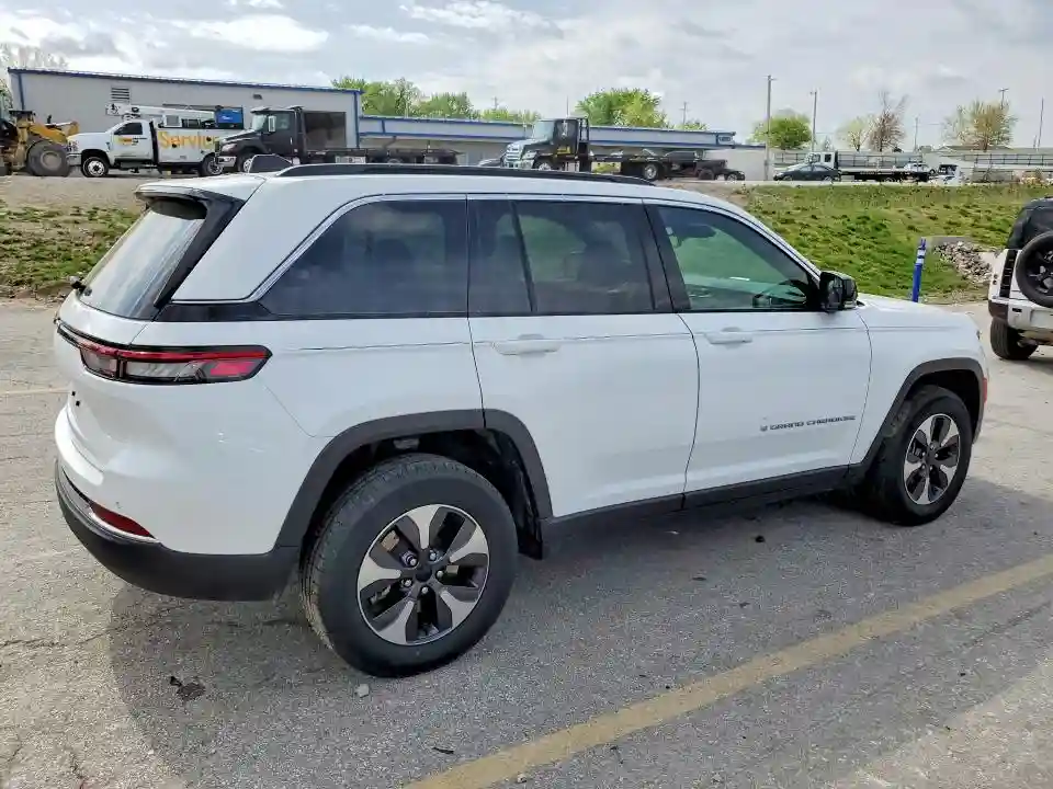 1C4RJYB61RC114556 2024 JEEP GRAND CHEROKEE-2