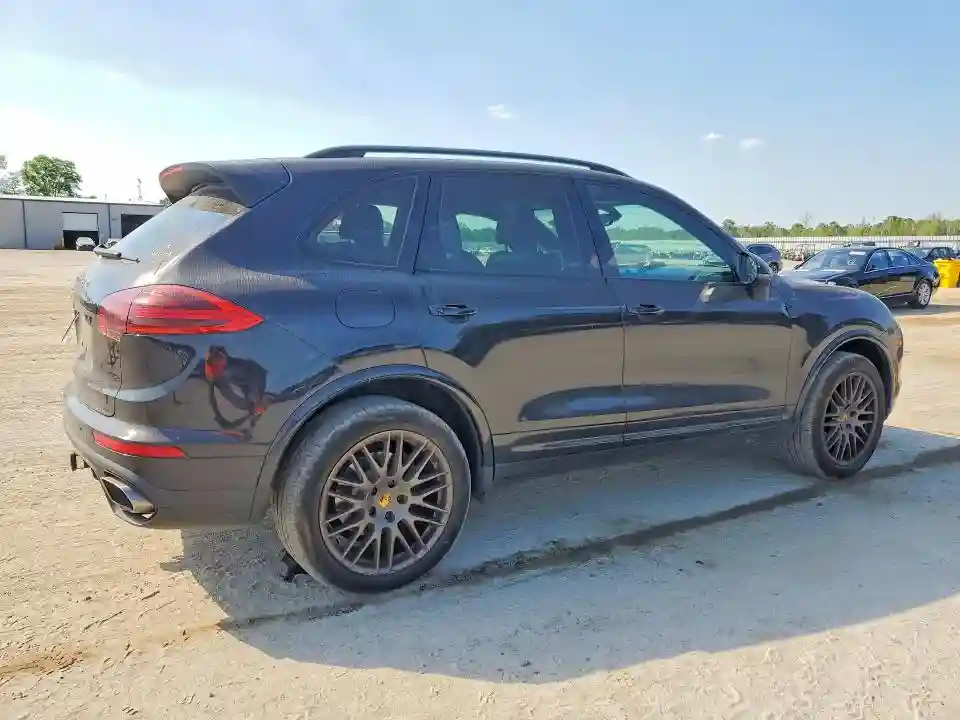 WP1AA2A2XHKA87465 2017 PORSCHE CAYENNE-2