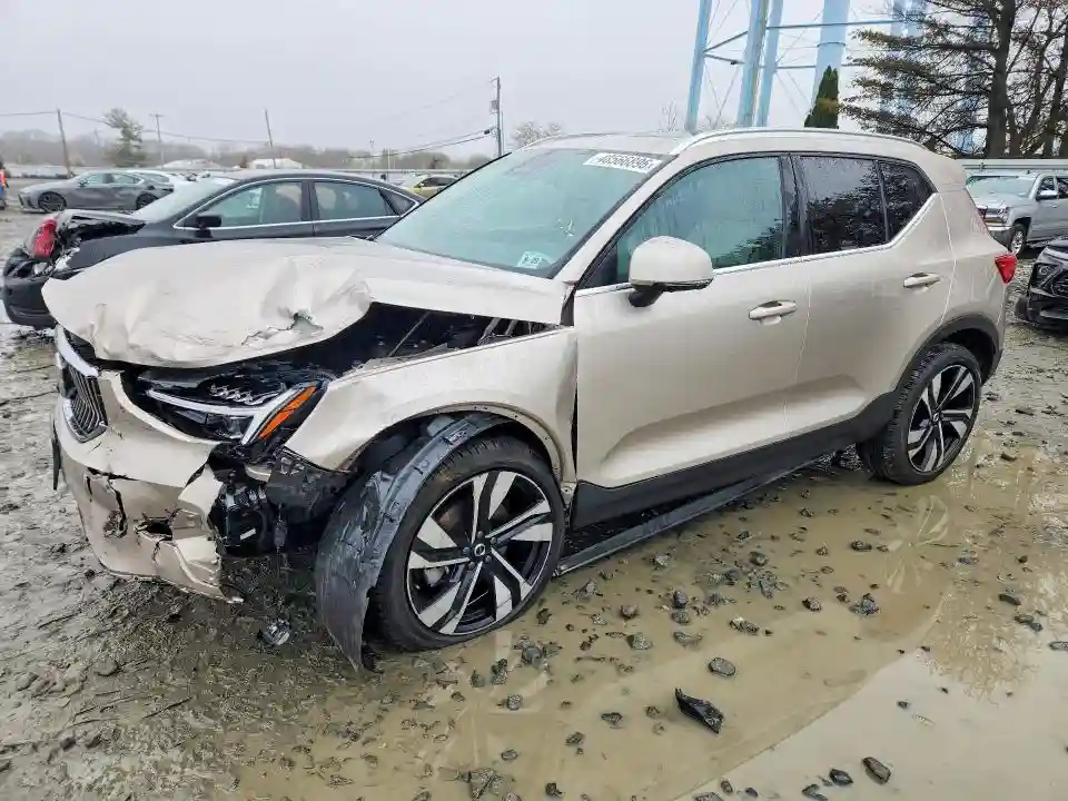 YV4L12UF7R2375323 2024 VOLVO XC40-0