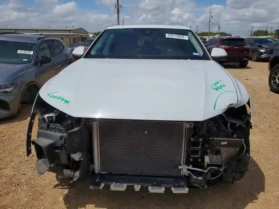 WA1EVBF1XND031804 2022 AUDI Q8-4