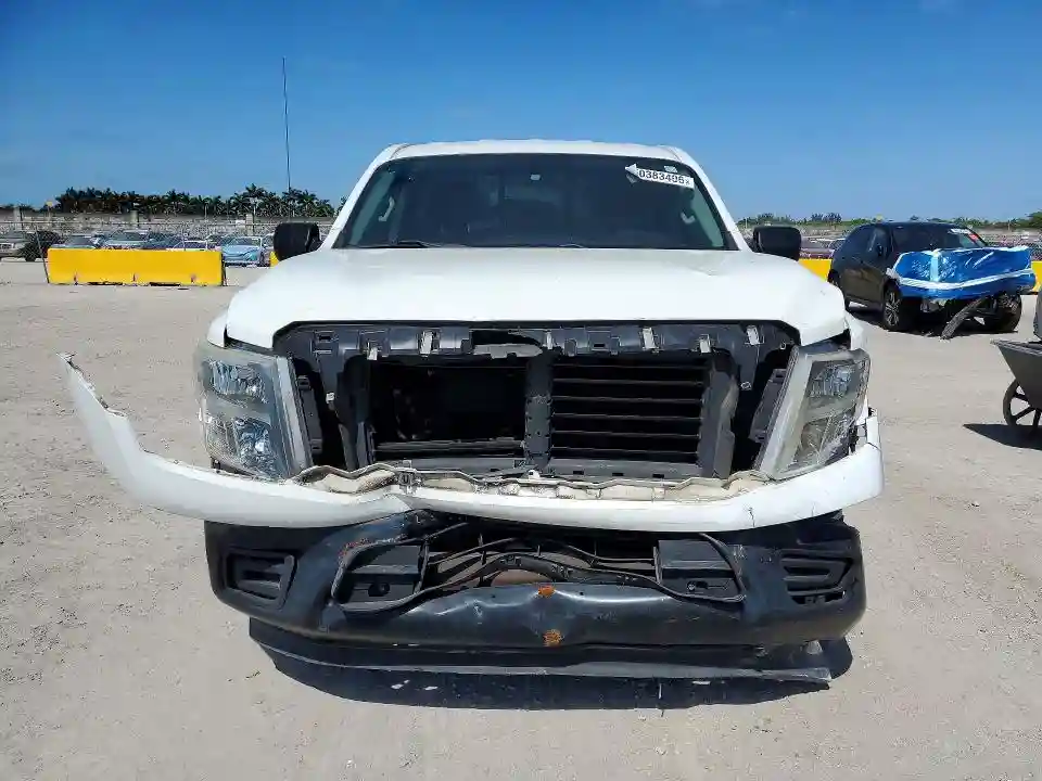 1N6AA1R79HN575877 2017 NISSAN TITAN-4
