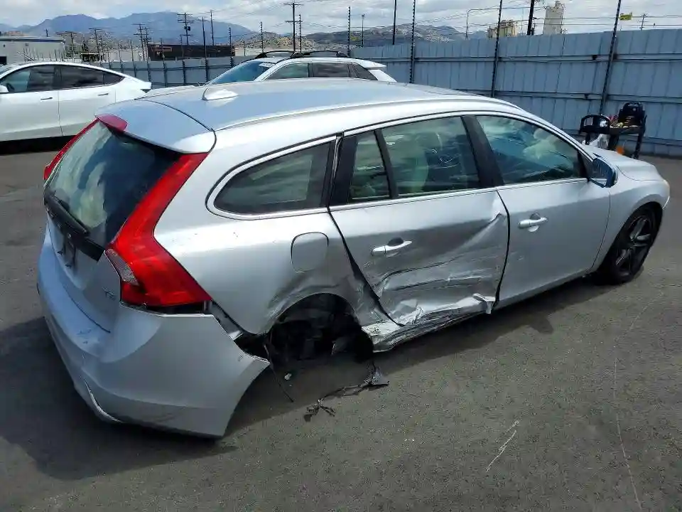YV140MEB9F1190669 2015 VOLVO V60-2