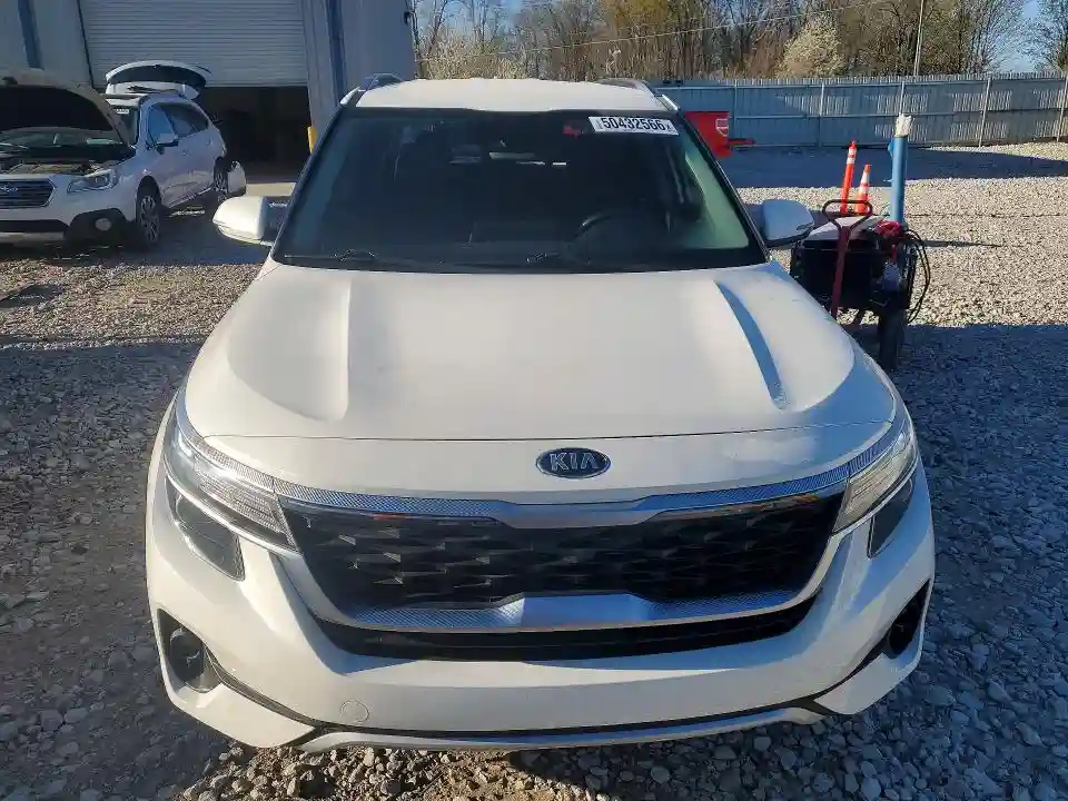 KNDEU2AA7M7168857 2021 KIA SELTOS-4