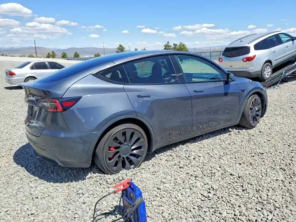 7SAYGDEF2NF340670 2022 TESLA MODEL Y-2