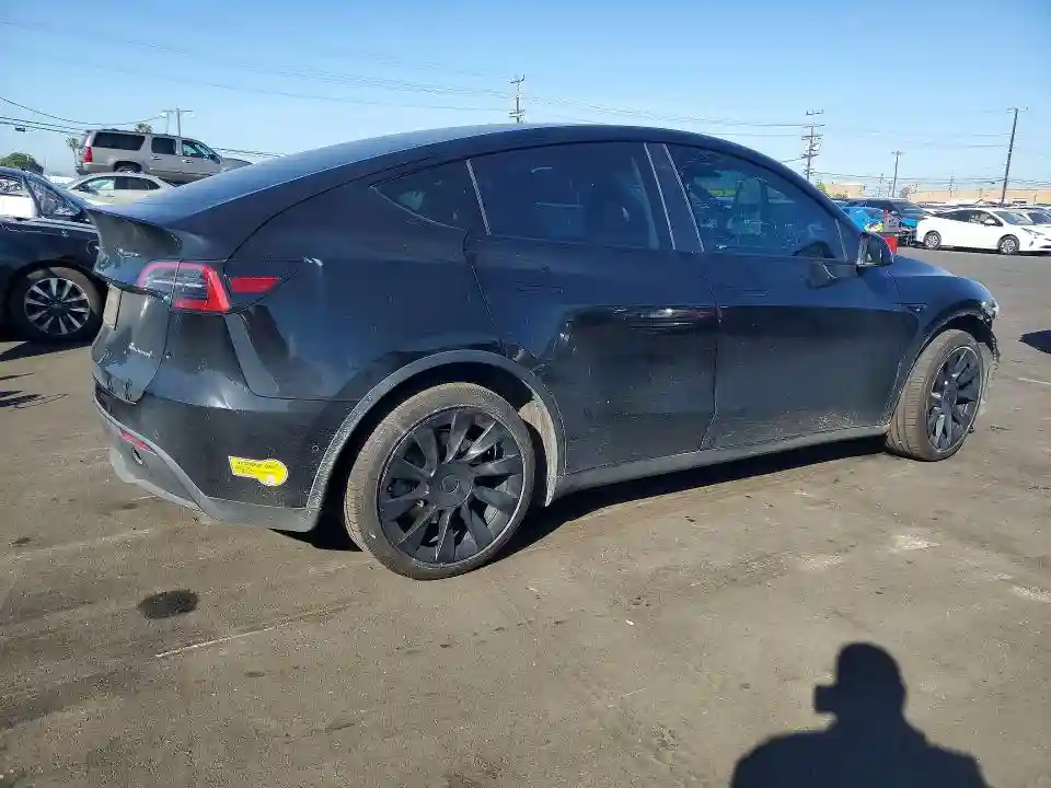 7SAYGDEEXNF318150 2022 TESLA MODEL Y-2