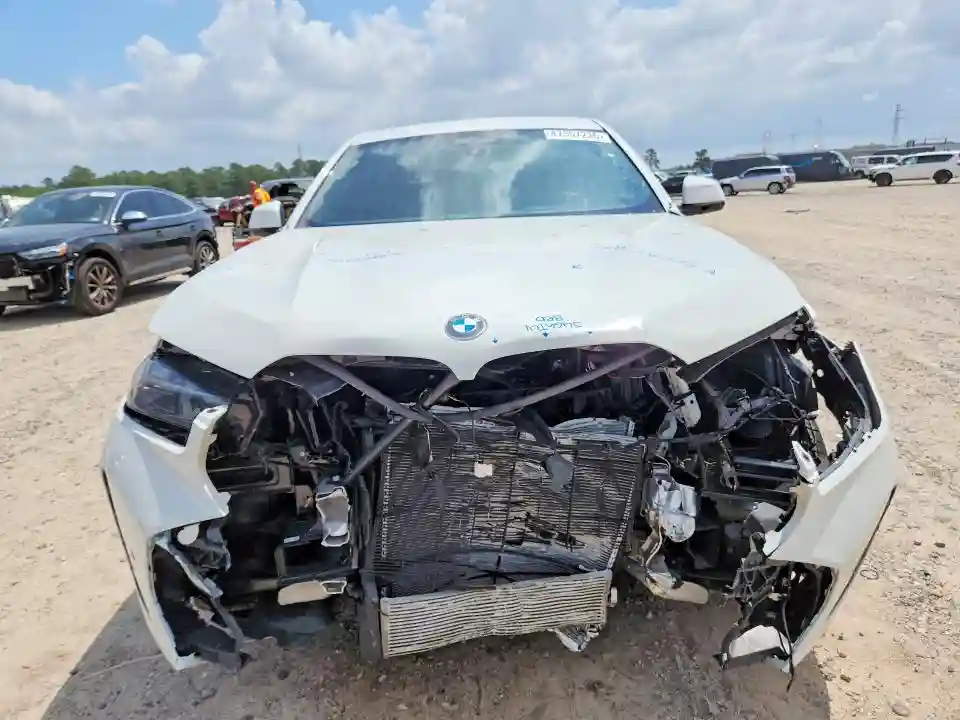 5UX33EX08T9277372 2026 BMW X6-4