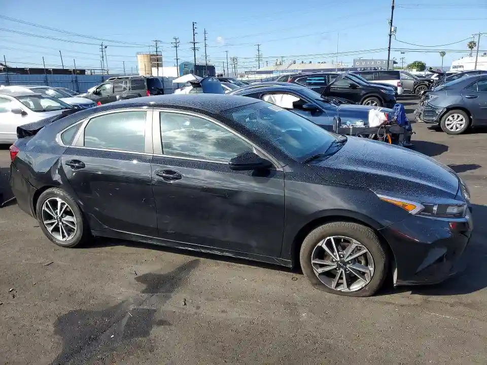 3KPF24AD7PE570575 2023 KIA FORTE LXS-3