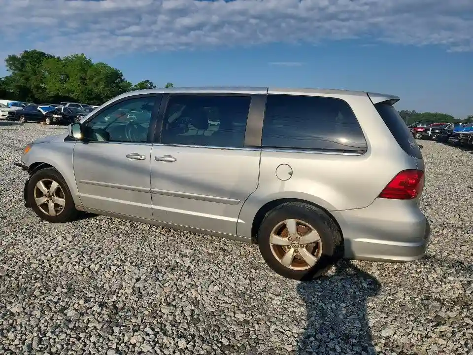 2V4RW3D14AR209278 2010 VOLKSWAGEN ROUTAN-1