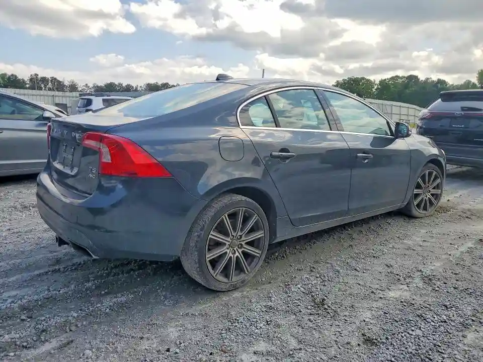 YV1612TD9F2306557 2015 VOLVO S60-2