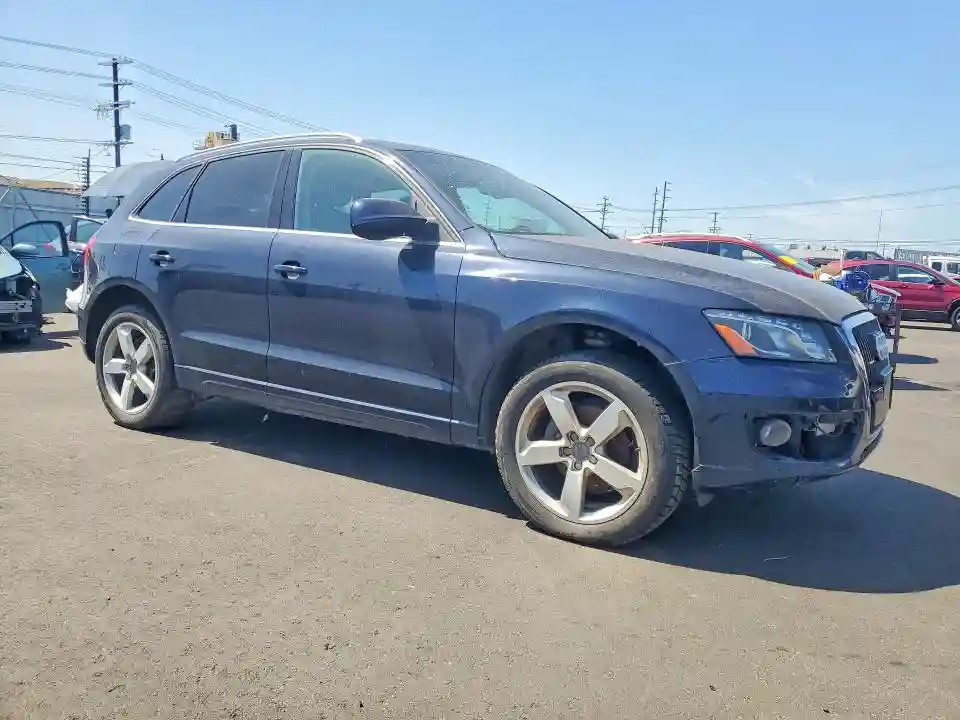 WA1LKAFP0AA069942 2010 AUDI Q5-3