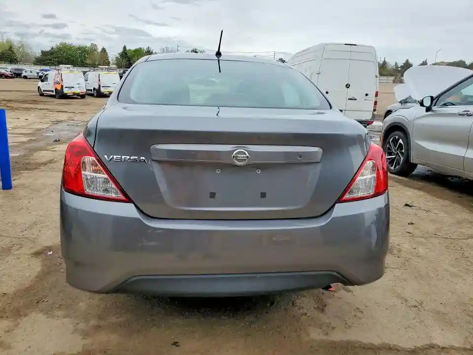 3N1CN7AP6JL807682 2018 NISSAN VERSA-5