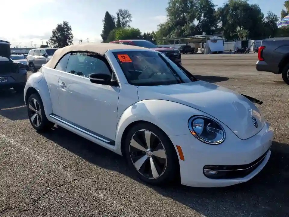 3VW7A7ATXDM814704 2013 VOLKSWAGEN BEETLE-3