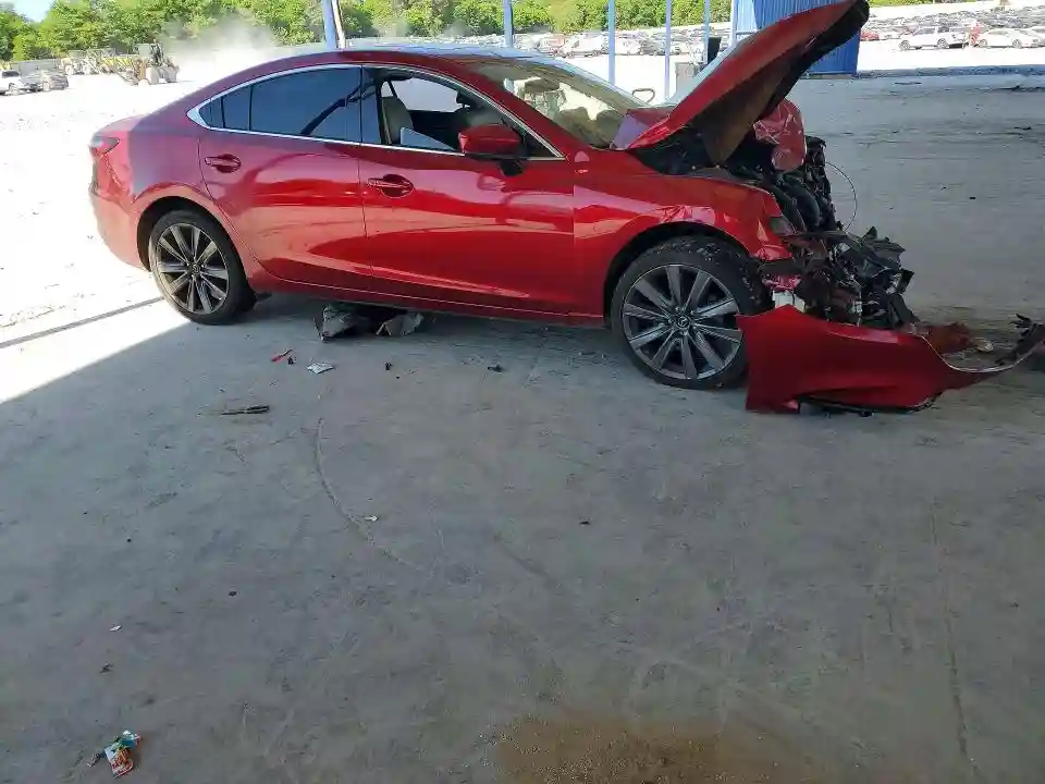 JM1GL1VM0J1324858 2018 MAZDA 6-3
