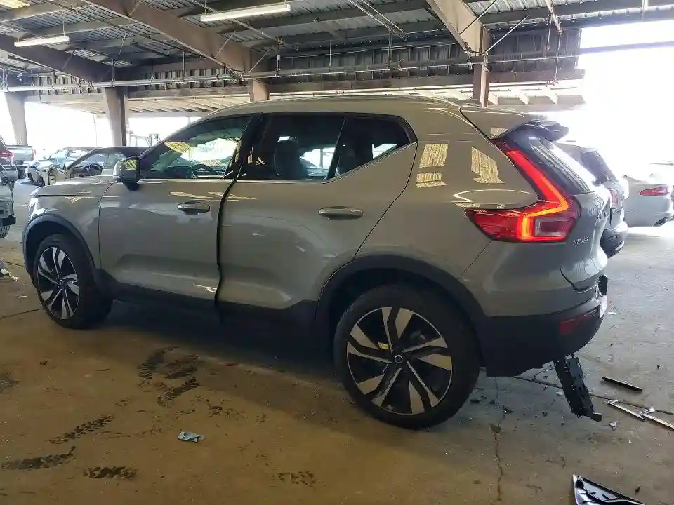 YV4L12UE6S2531168 2025 VOLVO XC40-1