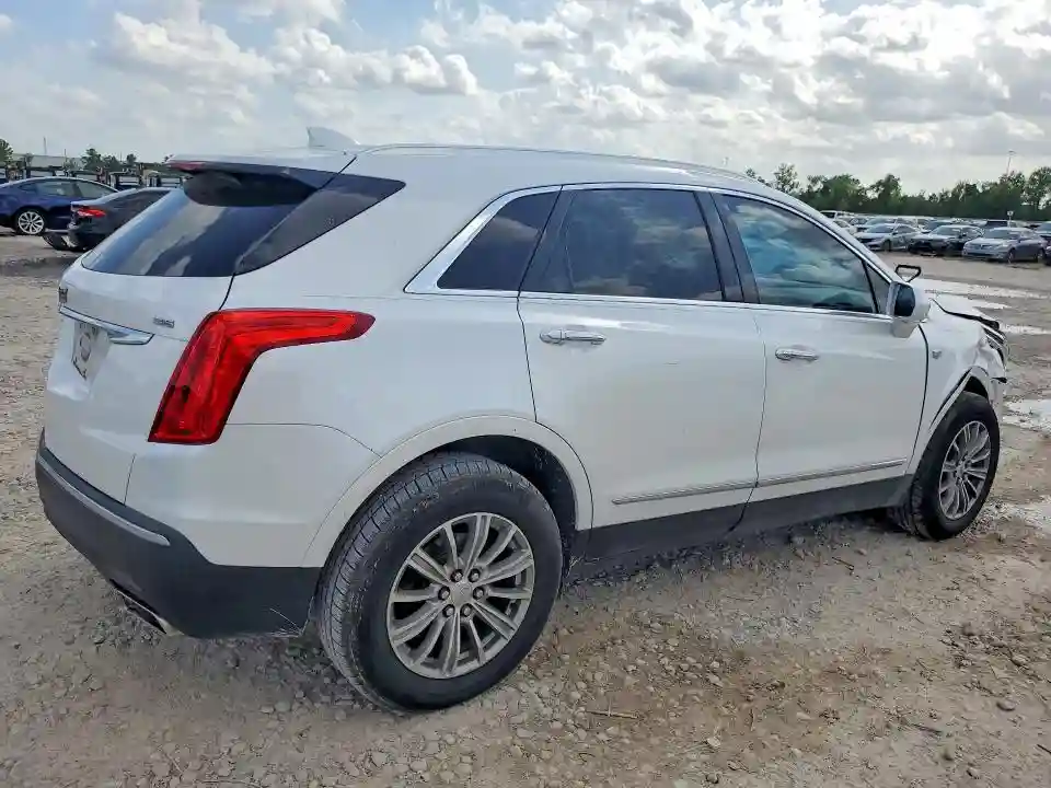 1GYKNBRS9HZ323782 2017 CADILLAC XT5-2