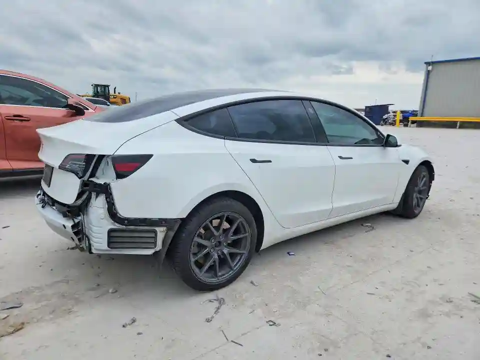 5YJ3E1EA6PF395724 2023 TESLA MODEL 3-2