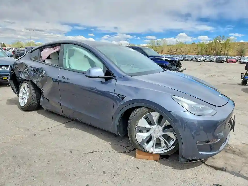 7SAYGAEE9PF865251 2023 TESLA MODEL Y-3