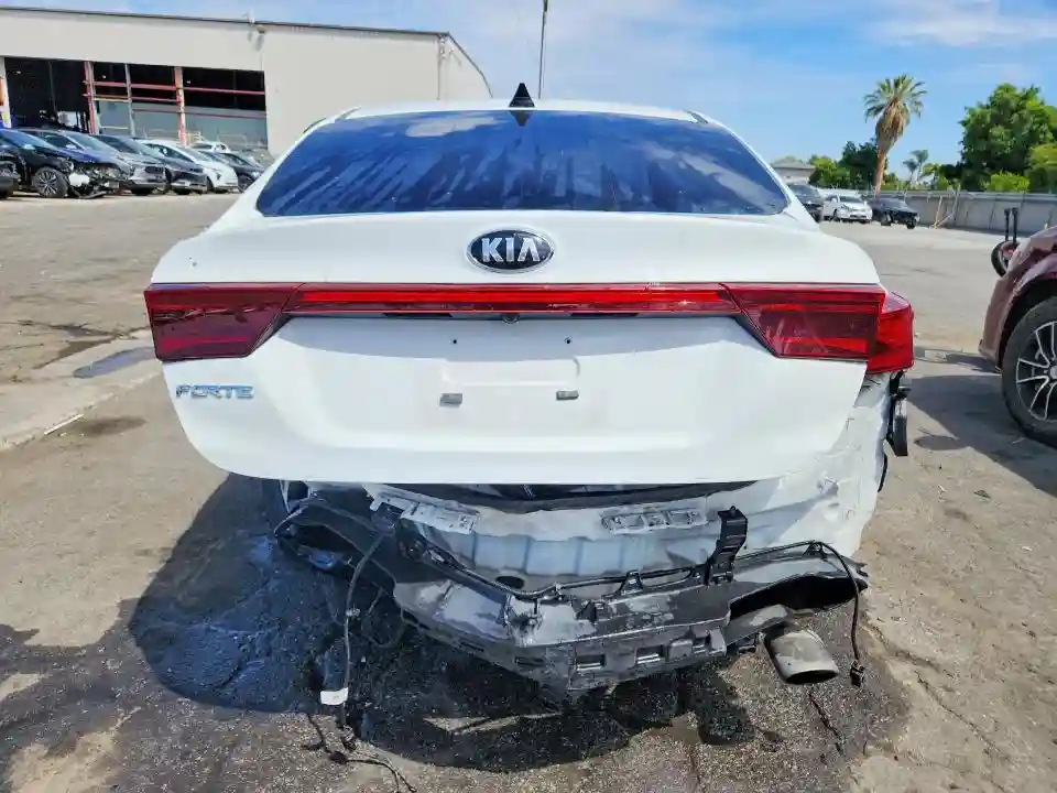 3KPF24AD8ME403881 2021 KIA FORTE-5