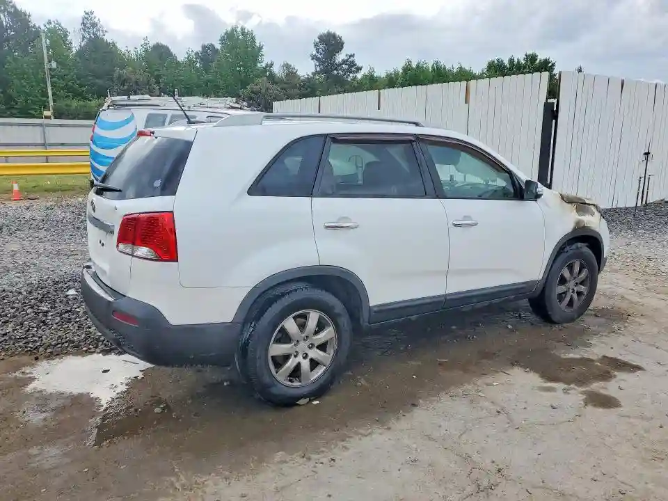 5XYKT3A11BG164203 2011 KIA SORENTO-2