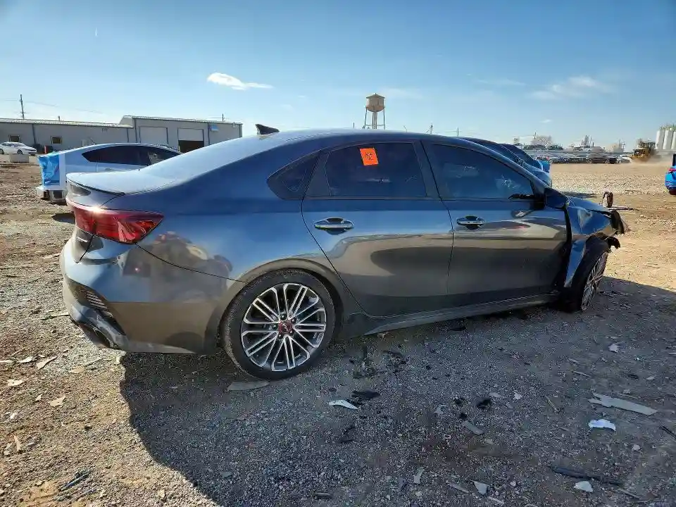 3KPF44AC2NE435647 2022 KIA FORTE-2