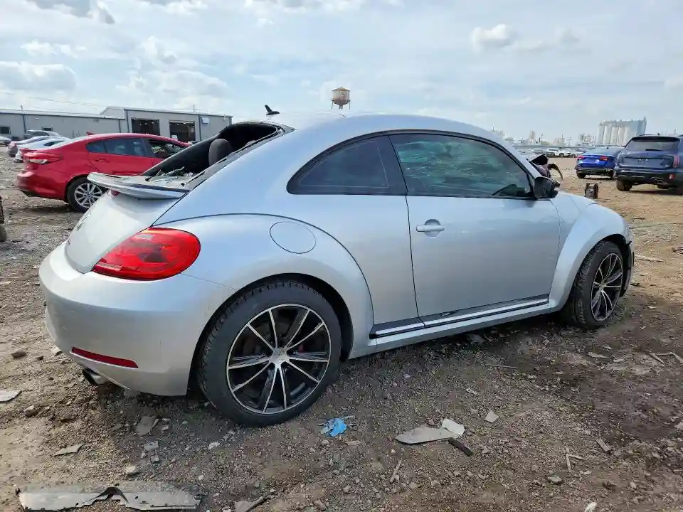 3VW467AT1CM649628 2012 VOLKSWAGEN BEETLE-2