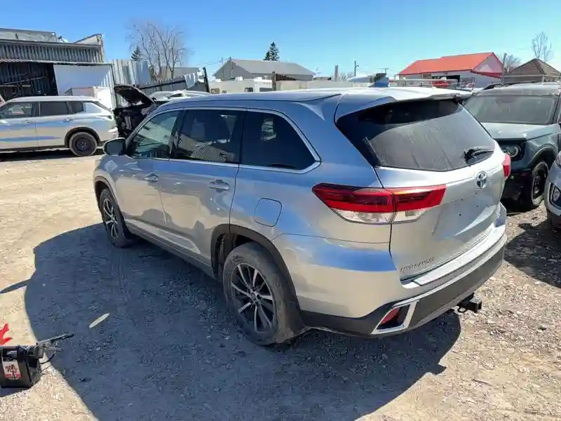 5TDJGRFH6JS050207 2018 TOYOTA HIGHLANDER-2