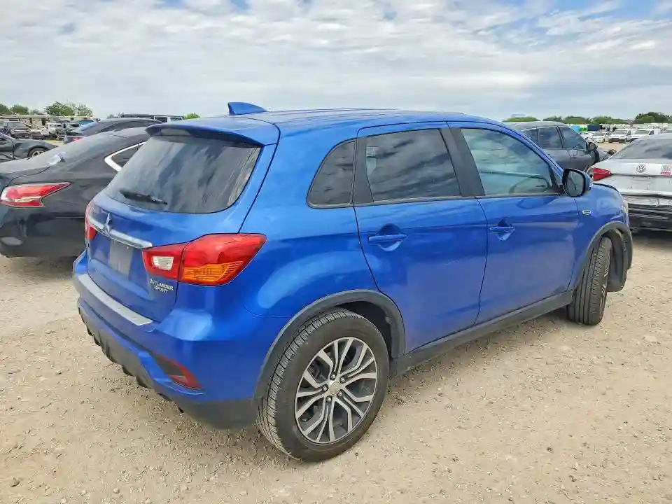 JA4AP3AU0JU016948 2018 MITSUBISHI OUTLANDER-2