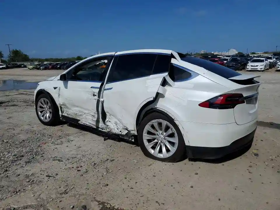 5YJXCBE22LF237588 2020 TESLA MODEL X-1