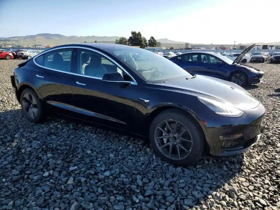 5YJ3E1EA2JF070978 2018 TESLA MODEL 3-3