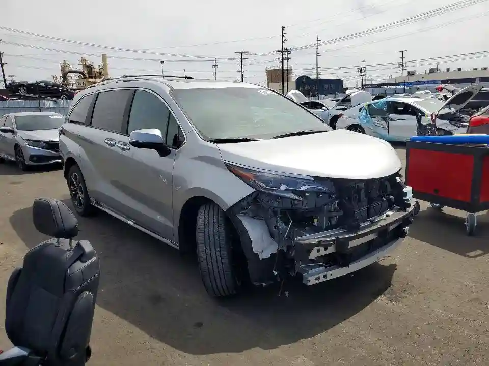 5TDESKFC0SS201409 2025 TOYOTA SIENNA-3