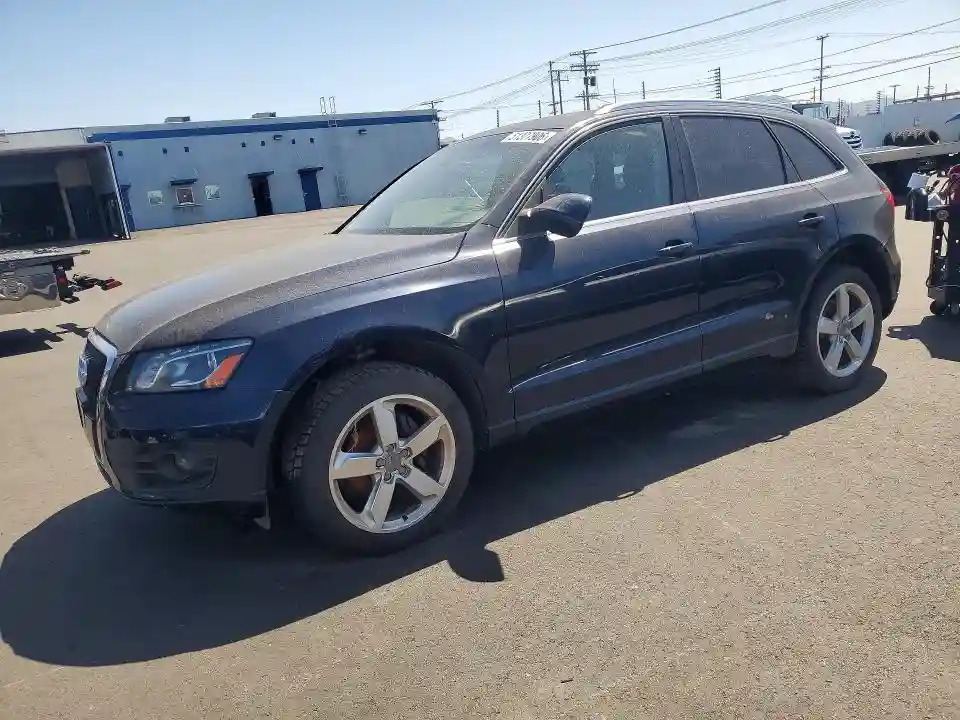 WA1LKAFP0AA069942 2010 AUDI Q5-0