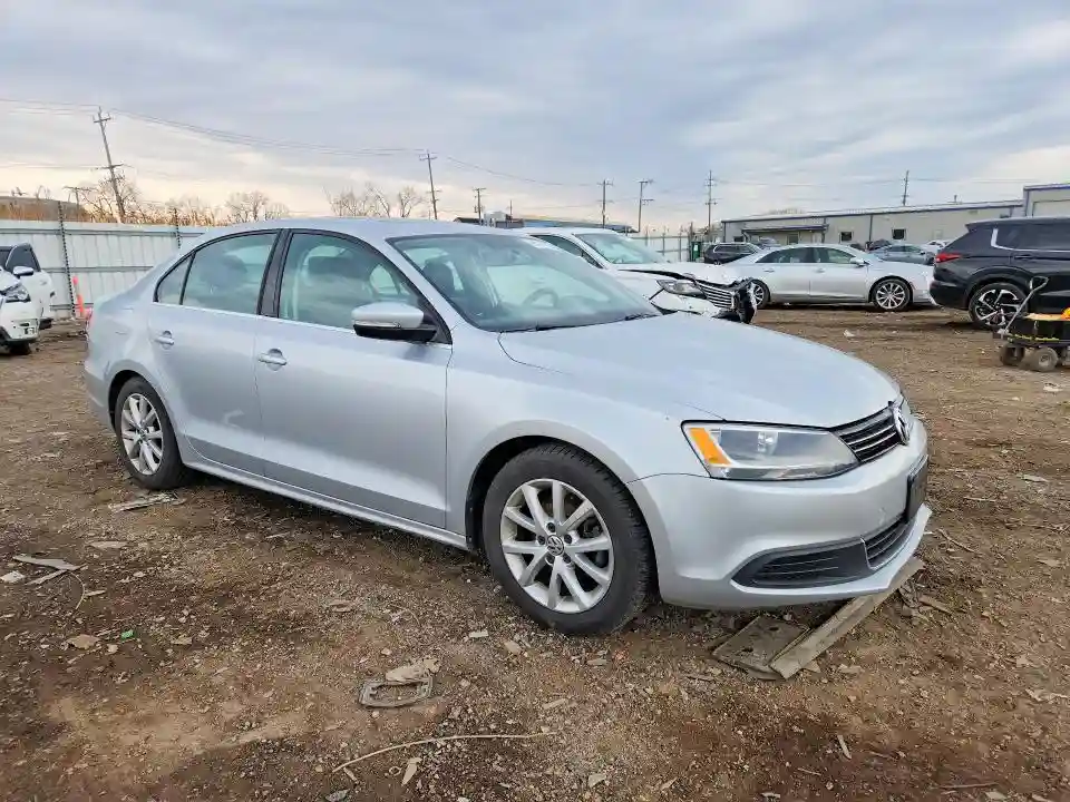 3VWD07AJ3EM438191 2014 VOLKSWAGEN JETTA-3