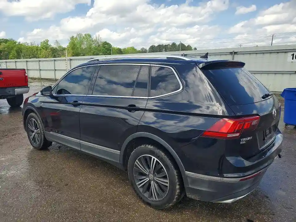 3VV3B7AX6JM103242 2018 VOLKSWAGEN TIGUAN-1